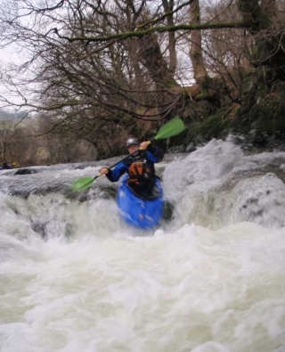  Kayak en aguas brava 